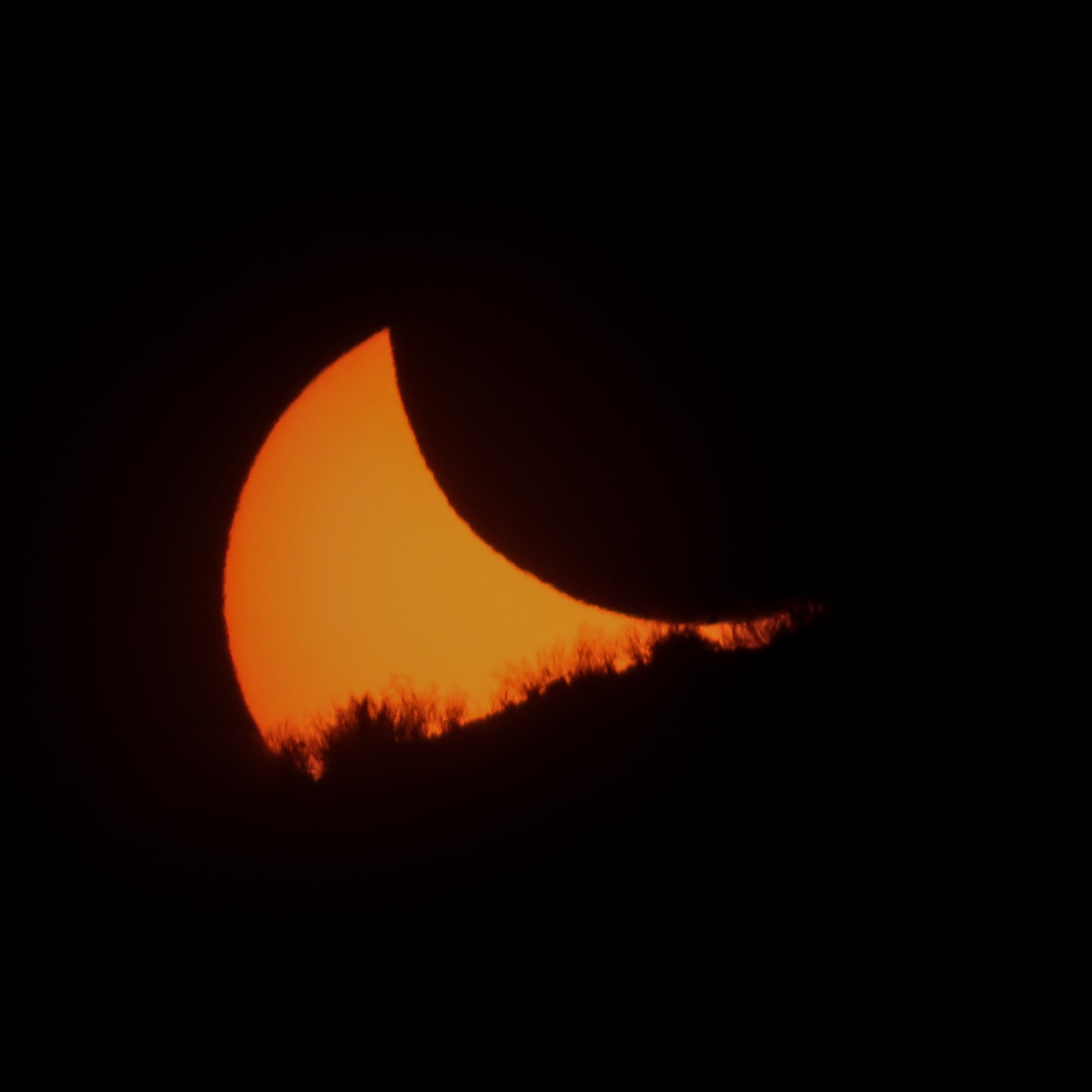 the sunset aligned with the end of the July 2, 2019 solar eclipse (Vicuña, Chile)
